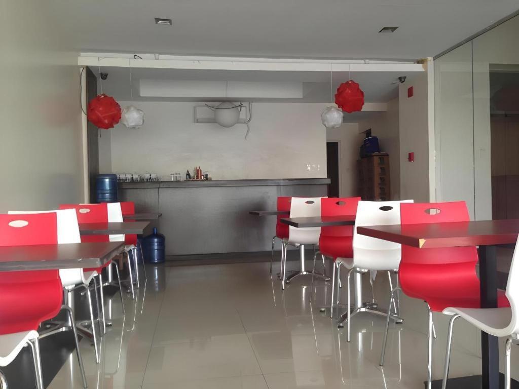 Cherry Midtown Hotel Olongapo Bagian luar foto