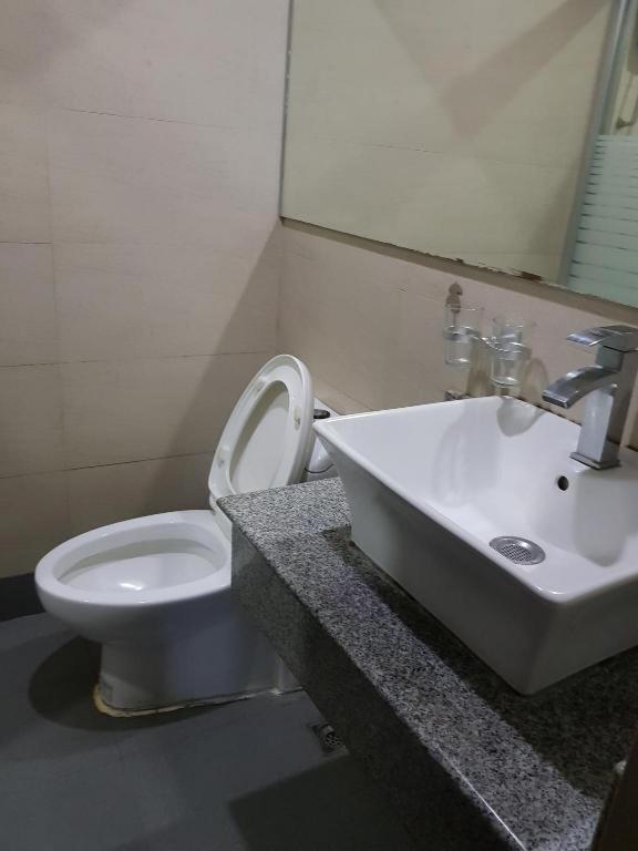 Cherry Midtown Hotel Olongapo Bagian luar foto