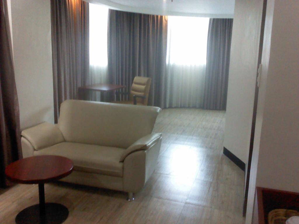 Cherry Midtown Hotel Olongapo Ruang foto