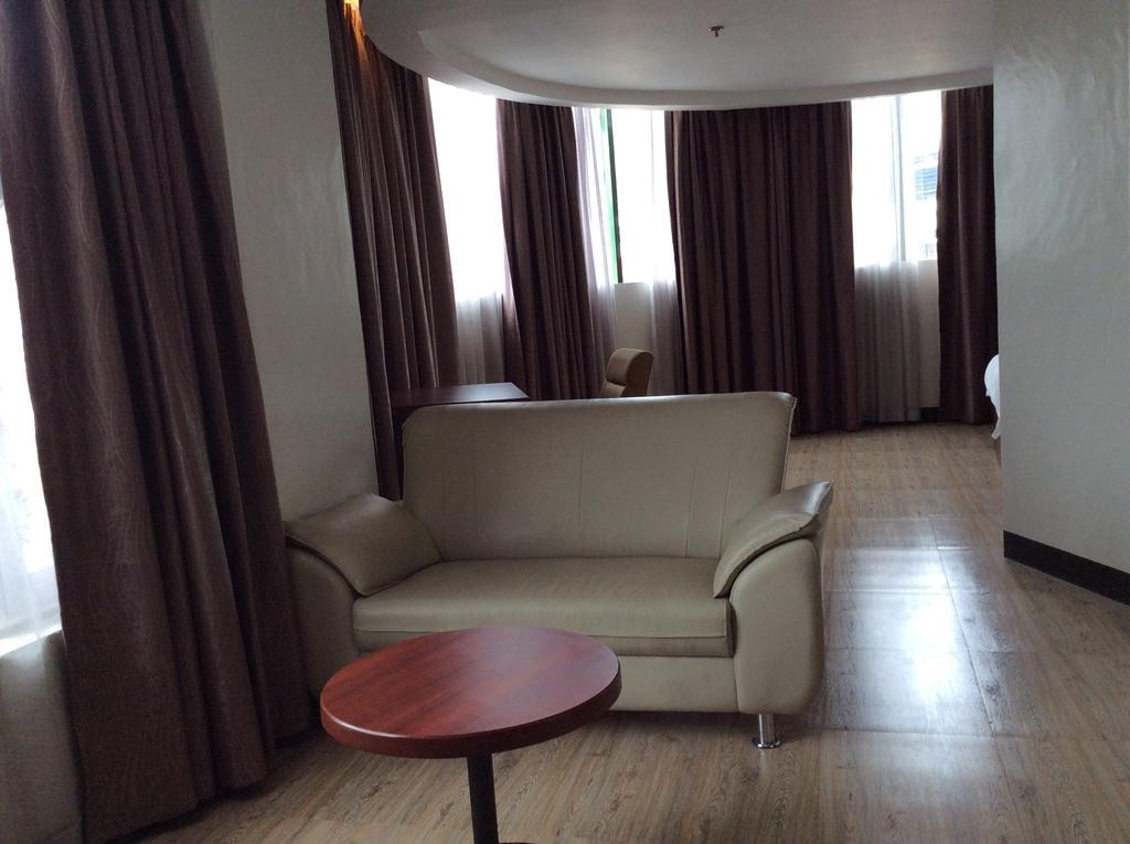 Cherry Midtown Hotel Olongapo Ruang foto
