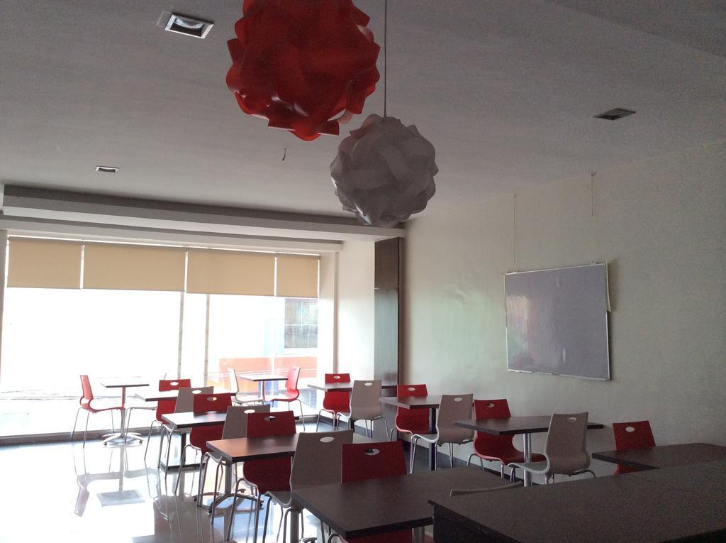 Cherry Midtown Hotel Olongapo Bagian luar foto