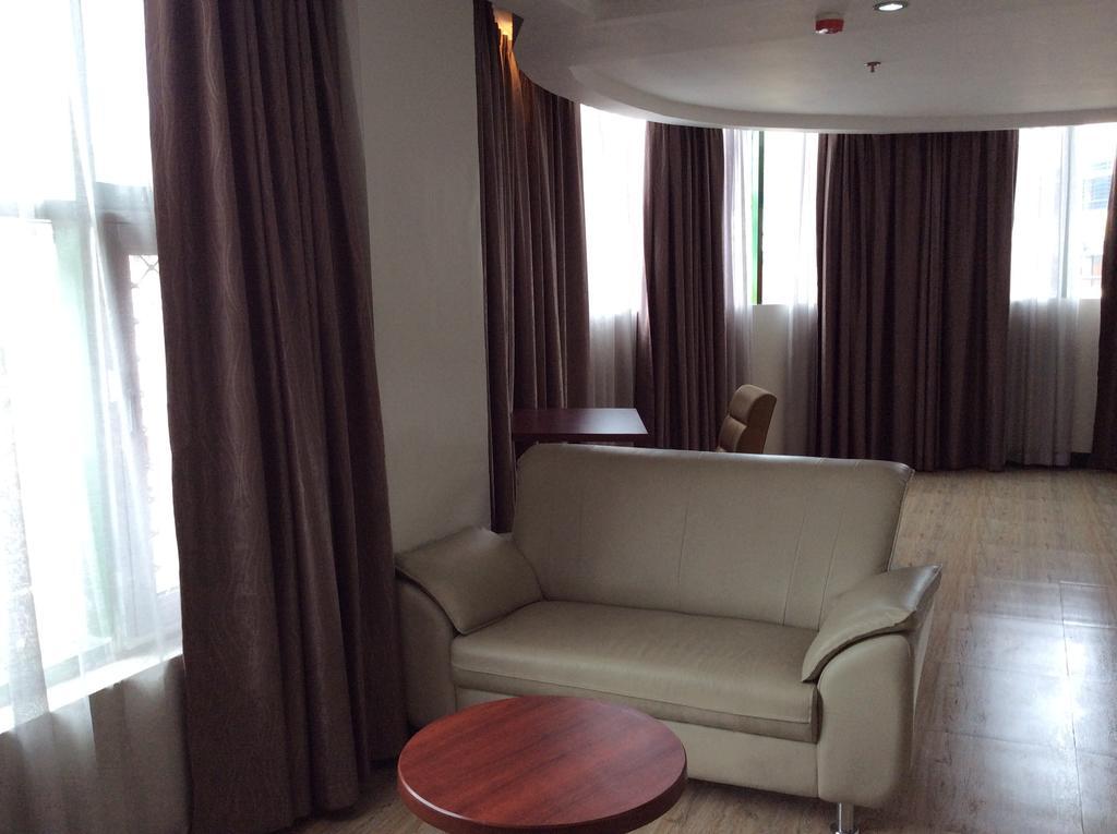 Cherry Midtown Hotel Olongapo Ruang foto